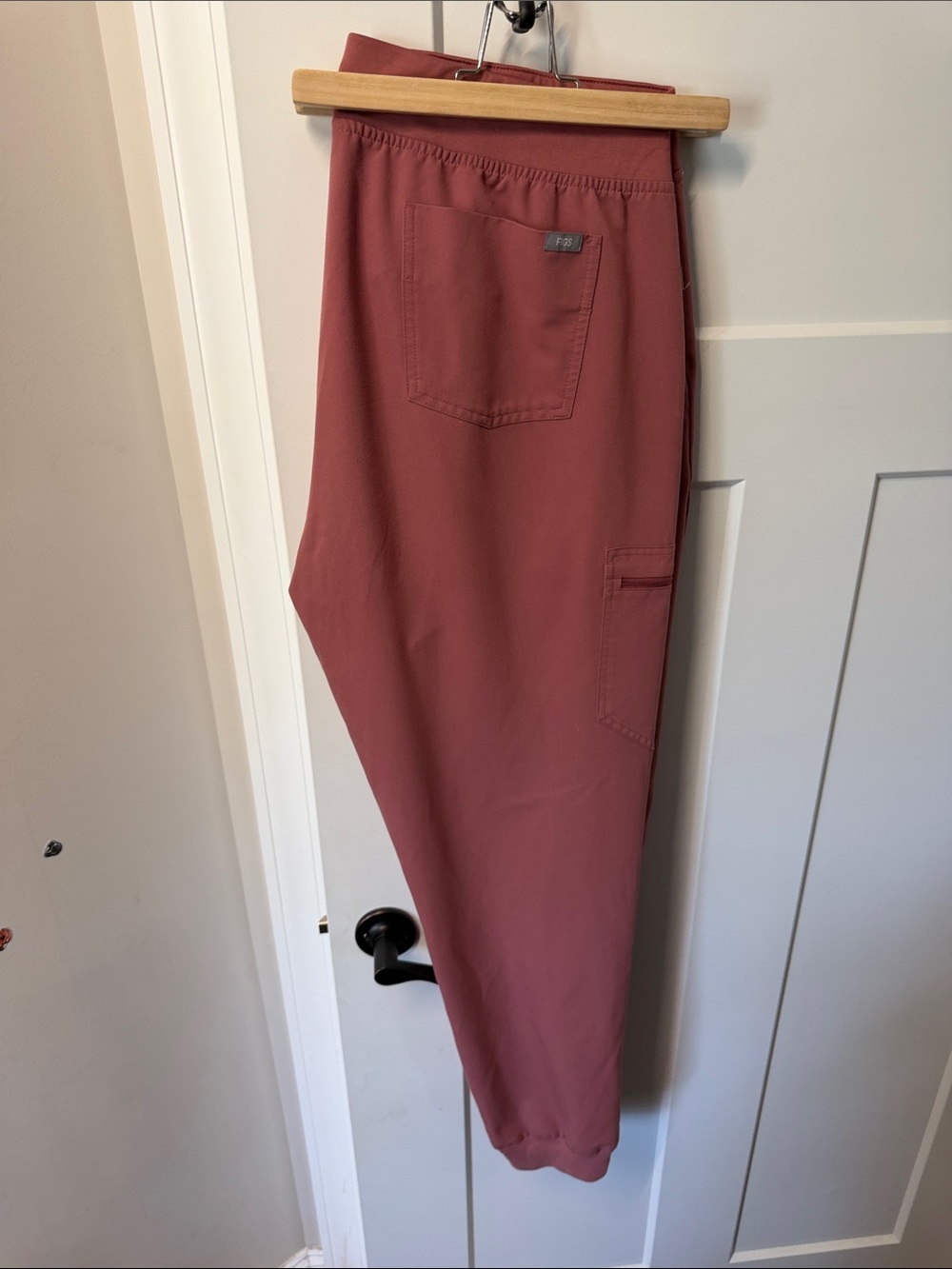Figs Women's Jogger Sweatpants in Dusty Rose